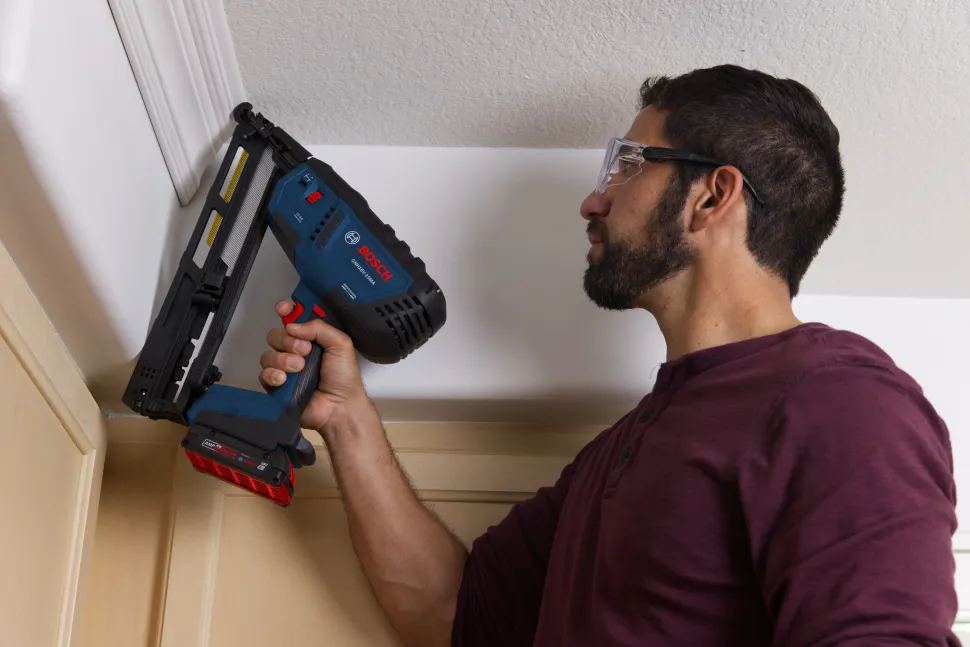Bosch Power Tools 18V 15-Gauge Angled Finish Nailer GNH18V-15MAN