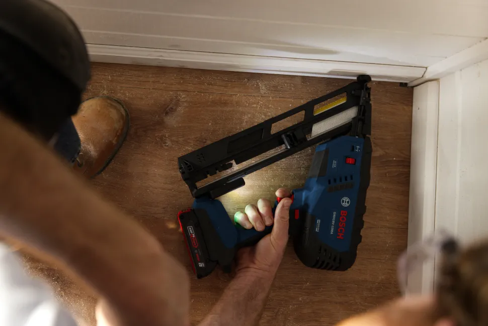 Bosch Power Tools 18V 15-Gauge Angled Finish Nailer GNH18V-15MAN