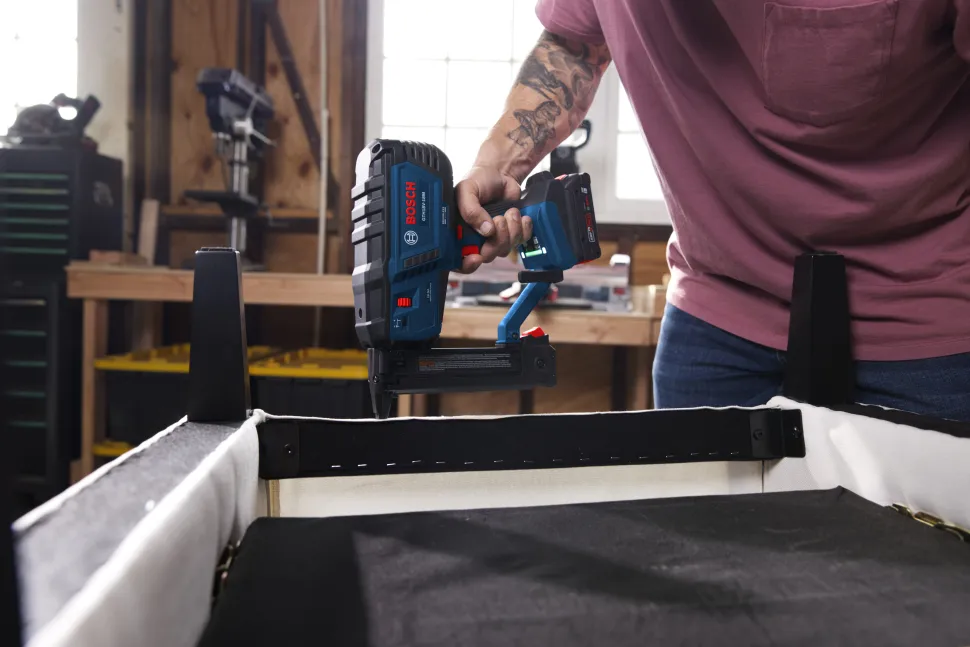 Bosch Power Tools 18V 18-Gauge Narrow Crown Stapler GTH18V-18MB12