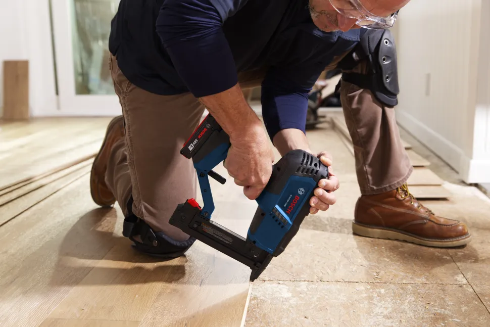 Bosch Power Tools 18V 18-Gauge Narrow Crown Stapler GTH18V-18MB12