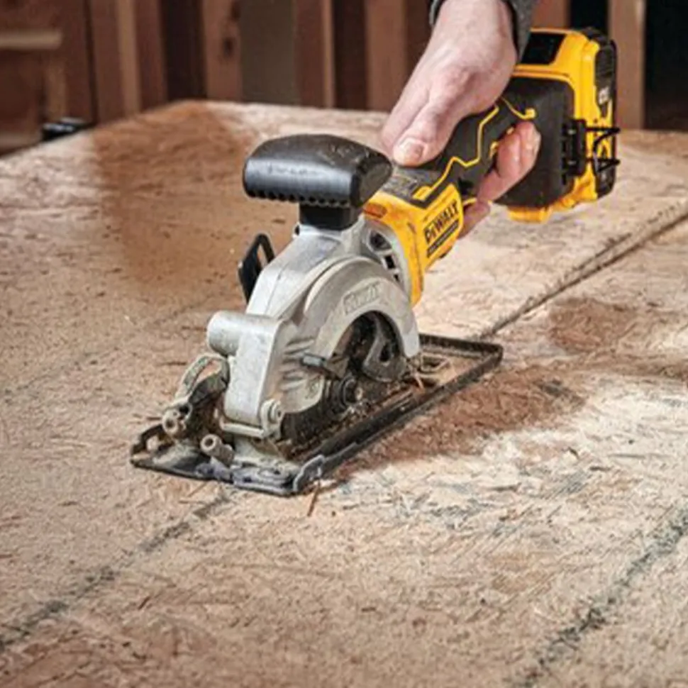 DeWalt ATOMIC 20V MAX Brushless 4-1/2" Cordless Circular Saw 5Ah Kit DCS571P1