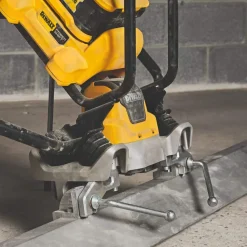 DeWalt POWERSHIFT™ Vibrating Screed Kit DCPS330AG2