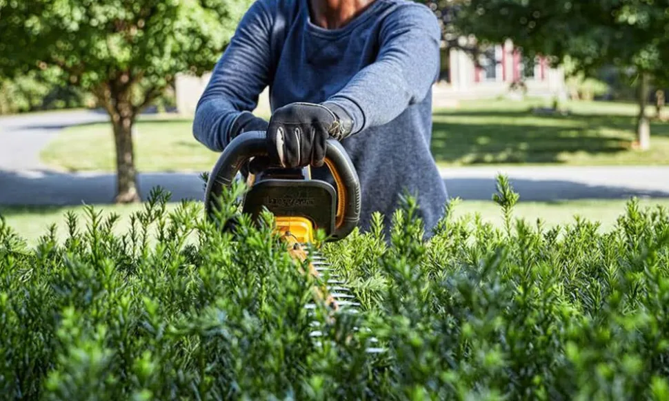 DeWalt 60V MAX 26" Brushless Cordless Hedge Trimmer Kit DCHT870T1
