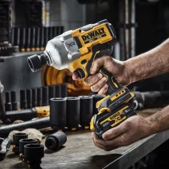 DeWalt 20V MAX XR Brushless Cordless 1/2" High Torque Impact Wrench with Hog Ring Anvil (Tool Only) DCF961B