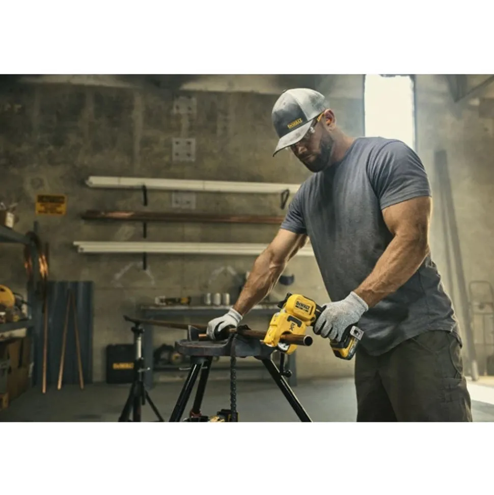 DeWalt 20V MAX* XR 1-1/4" Copper Tubing Cutter Kit DCE154E1