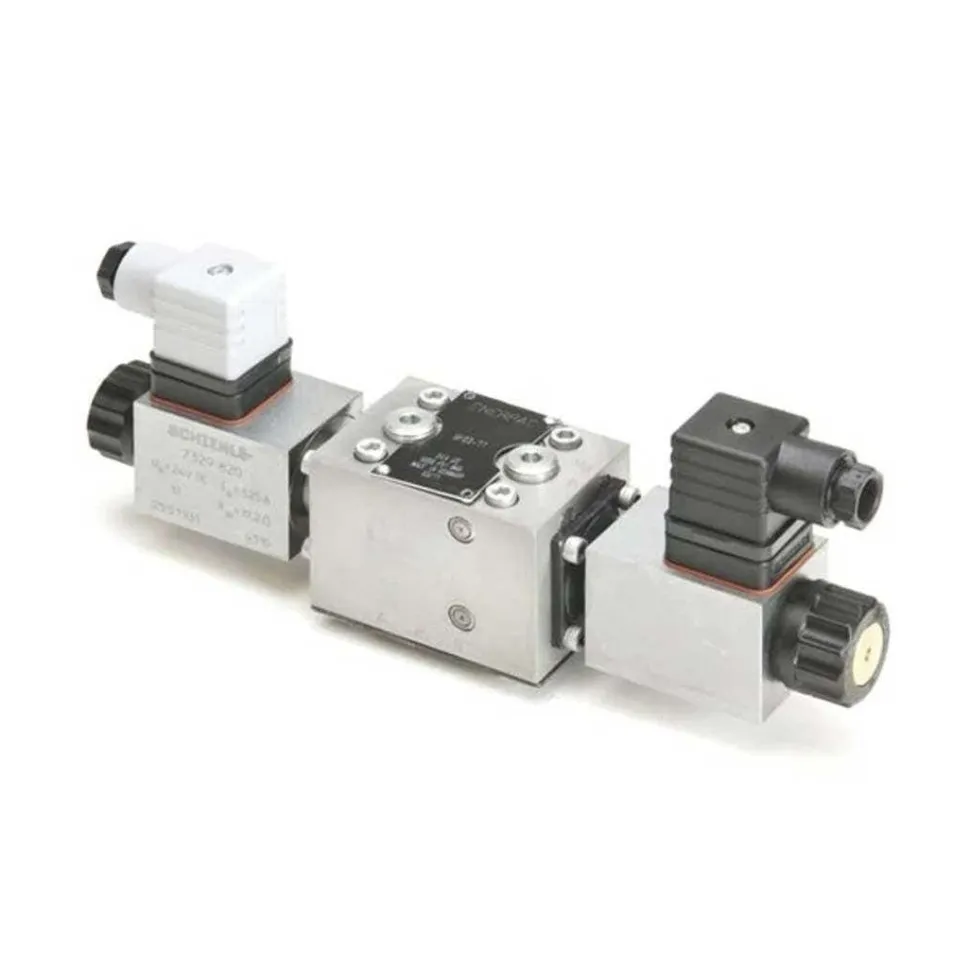 Enerpac 4-way, 3-position, 24 VDC Solenoid Poppet Valve VP0311