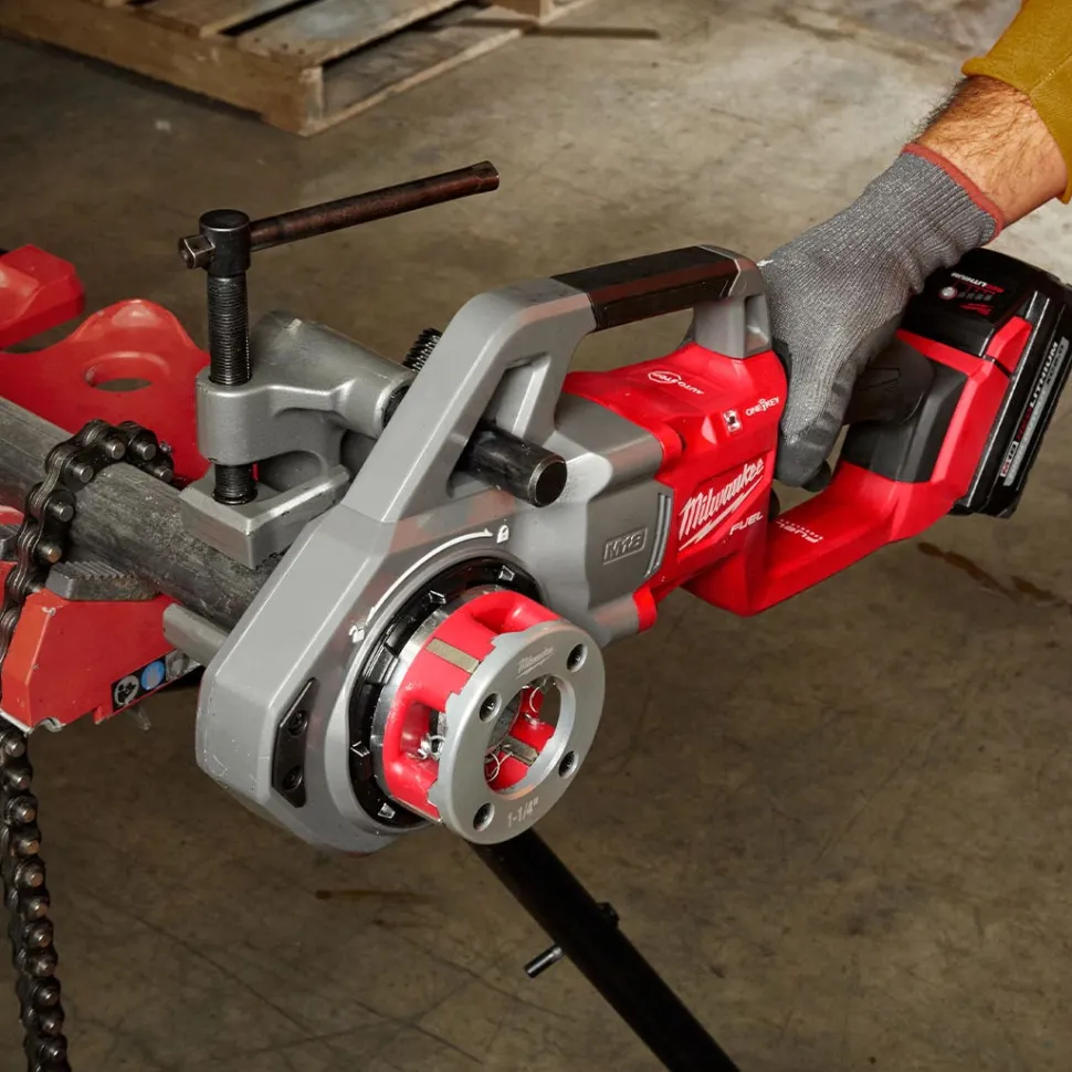 Milwaukee M18 FUEL Compact 11R Pipe Threader + 4 Aluminum Die Head Kit NPT (1/2" - 1-1/4") 2870-22