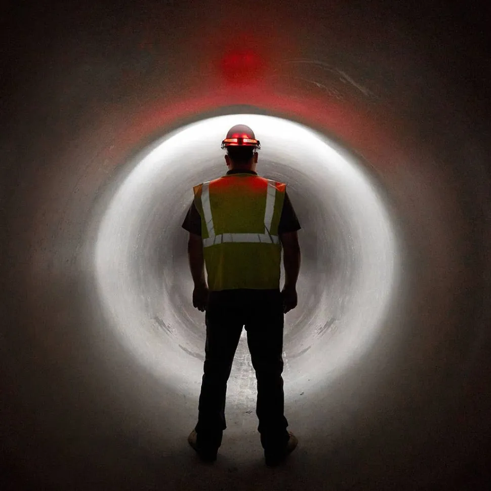 Milwaukee REDLITHIUM USB BEACON Rechargeable 600 Lumen Hard Hat Light (3.0Ah) Kit 2116-21