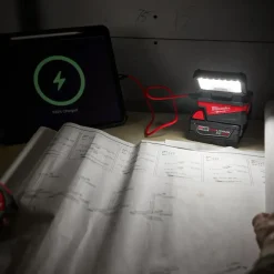 Milwaukee Tools M18 ROVER Folding Flood Light USB Charging 1000 Lumen (Bare Tool) 2359-20