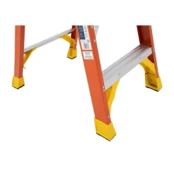 Werner 12' Fiberglass Podium Ladder 6' Platform Type IA PD6206